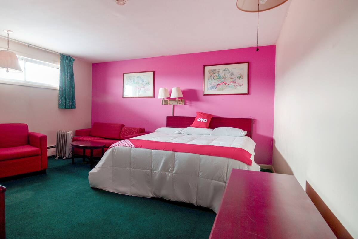 Desk, free WiFi, bed sheets