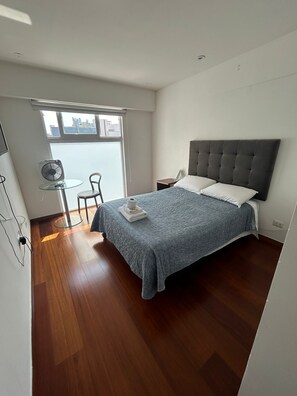 2 多间卧室、熨斗/熨衣板、免费 WiFi、床单