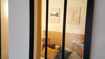 1 chambre, fer et planche Ă repasser, lit parapluie, Wi-Fi