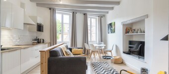 Design apartment O'Prison .. Canal View & old prisons