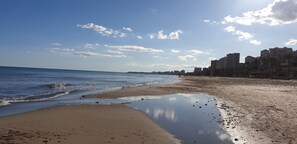 靠近海滩、沙滩毛巾
