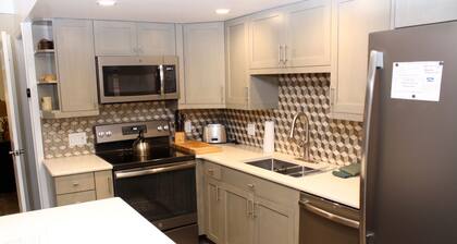 Ski & Racquet #103-C: Mountain Chic- 2 Blocks from Main Street- Free Shuttle