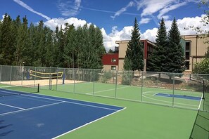 Sport court - Ski & Racquet #103-C: Mountain Chic- 2 Blocks from Main Street- Free Shuttle (Breckenridge)