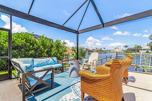 Terrace/patio - Villa Liza - Remodeled electric-heated pool home on Gulf-access canal w/bikes - SWFL Rentals (Cape Coral)