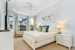 4 bedrooms, WiFi, bed sheets - Villa Liza - Remodeled electric-heated pool home on Gulf-access canal w/bikes - SWFL Rentals (Cape Coral)