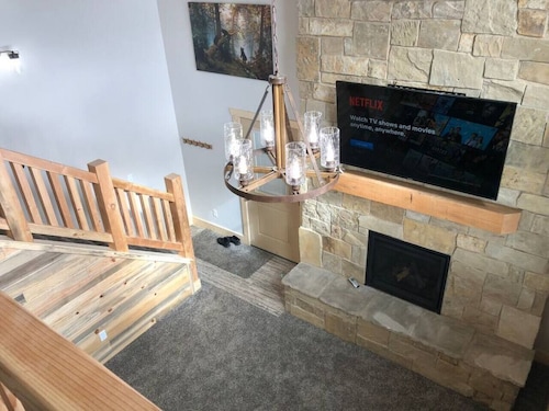 Brand New! Hot Tub, BBQ Grill, WiFi, Yellowstone