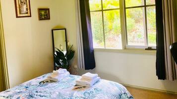 2 bedrooms, in-room safe, desk, iron/ironing board