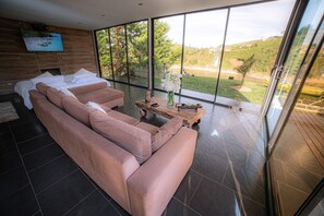 3 bedrooms, WiFi - Beautiful 2 Cabins near the water ,with amazing view (El Peñol)