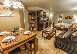 2 bedrooms, desk, iron/ironing board, WiFi