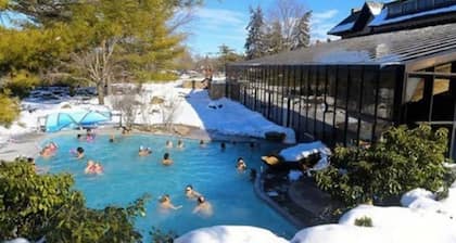 Luxe 10 guest Ski Chalet / Esquí / Piscinas / Tenis / Gimnasio / Golf / Senderismo
