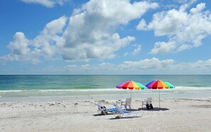 Una playa cerca, toallas de playa