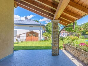 Terrace/patio - Lovely apartment for 5 guests with hot tub, WIFI, TV, terrace and pets allowed (Colico)