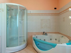Towels - Lovely apartment for 5 guests with hot tub, WIFI, TV, terrace and pets allowed (Colico)