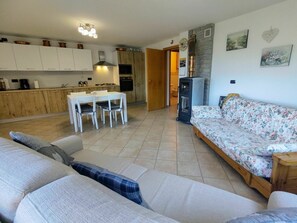 TV - Cosy apartment for 4 people with WIFI, TV and patio (Colico)