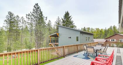 Scenic Forest Lodge Outside Glacier National Park!