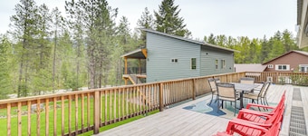 Scenic Forest Lodge Outside Glacier National Park!