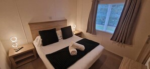 2 bedrooms, iron/ironing board, travel cot, free WiFi
