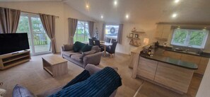 Smart-TV, peis og DVD-spiller