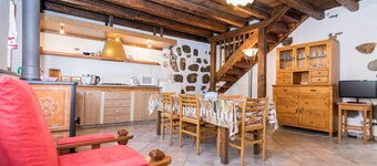 Beautiful villa for 4 guests with A/C, WIFI, TV, patio and parking