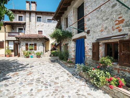 Schönes  Ferienhaus für 4 Personen mit Klimaanlage,  W-LAN, TV und Innenhof