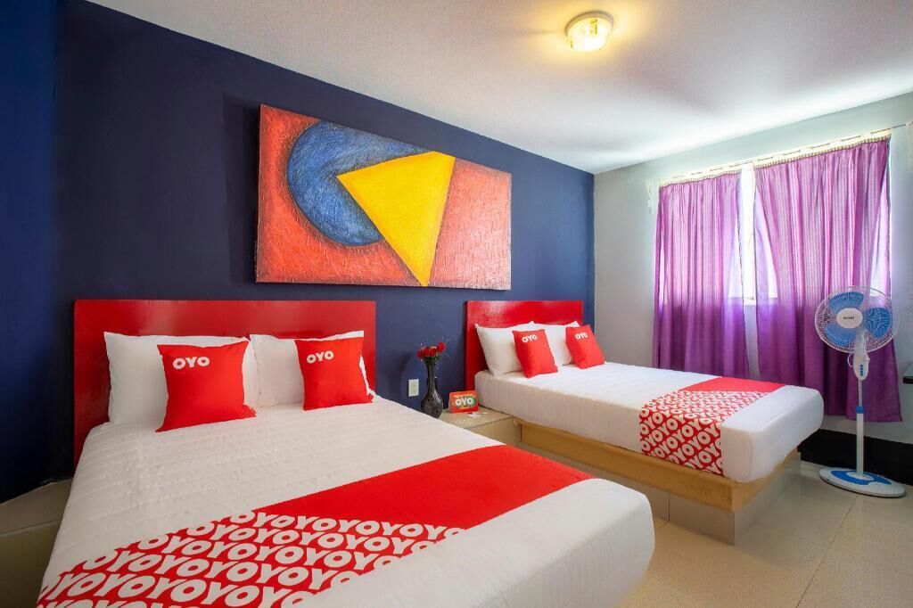 Tabla de planchar con plancha, wifi gratis y ropa de cama 