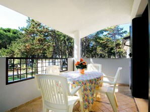 Outdoor dining - Beautiful apartment for 4 people with WIFI, A/C, TV and terrace (San Michele Al Tagliamento)