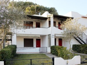Exterior - Lovely apartment for 5 people with WIFI, A/C, TV, terrace and pets allowed (Rosolina)