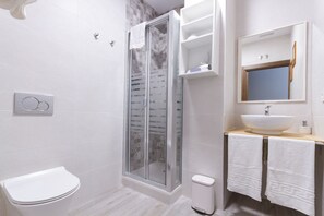 Double Room (4) | Bathroom | Towels
