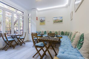 Free daily self-service breakfast  - A Casa Martinez B&B (Valencia)