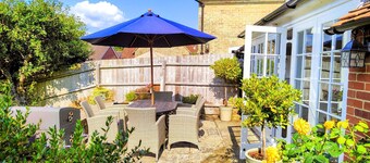 Historiallinen listattu mökki Beaulieussa / Wifi / Puuhella / Pysäköinti