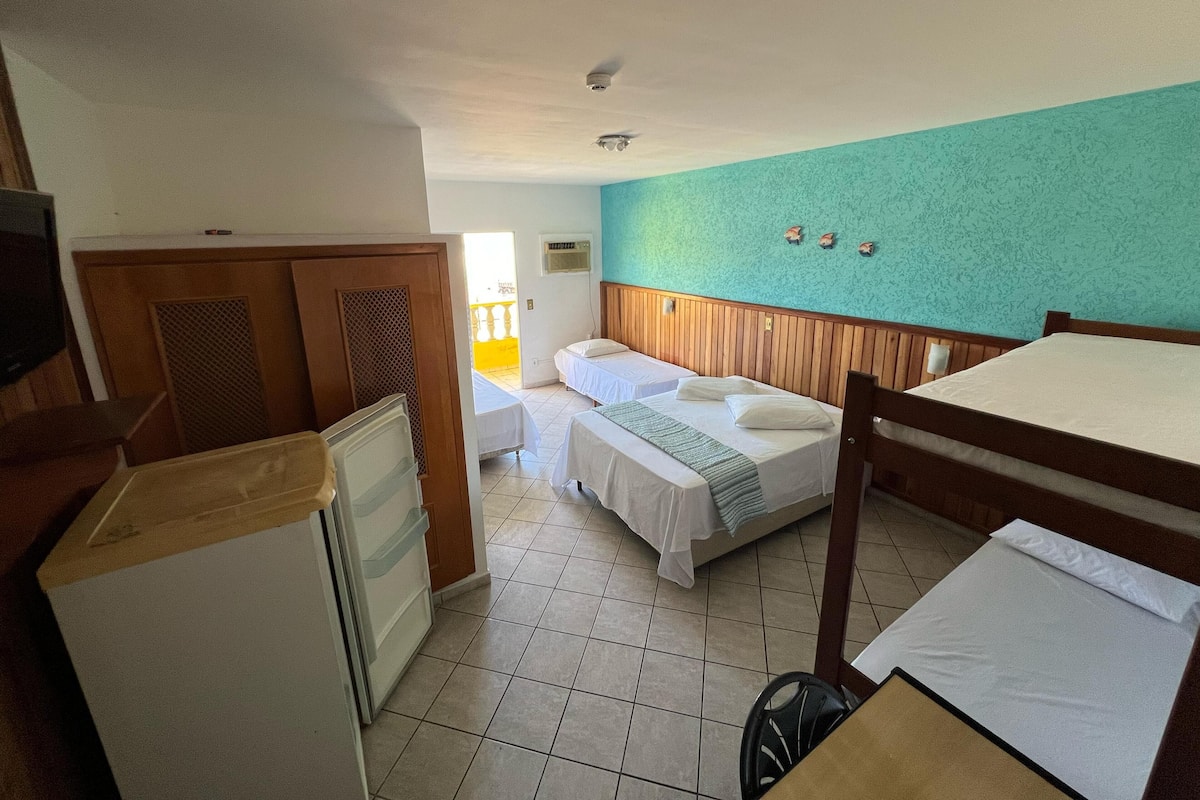 Escritorio, wifi gratis y ropa de cama