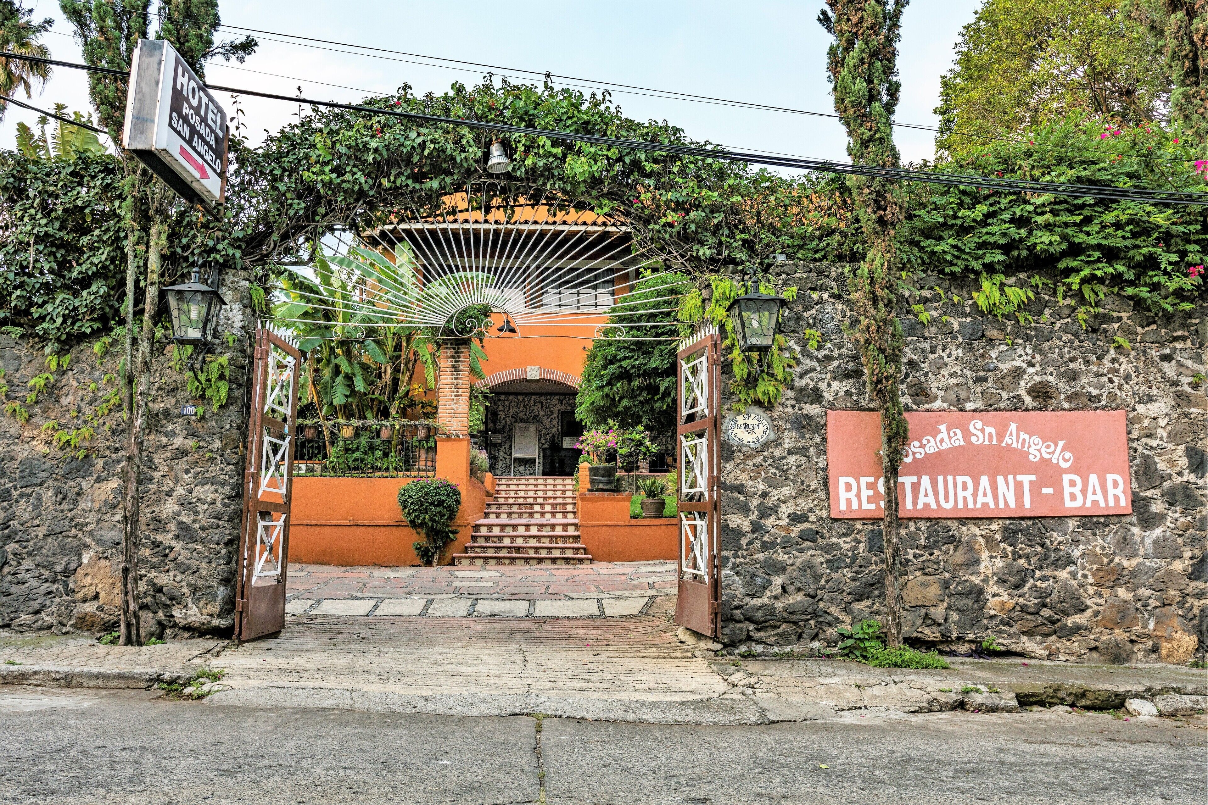 Vista frontal de la propiedad