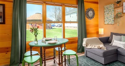 Charming Cottage near Niagara Falls and Buffalo