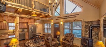 Hemlock · UNIQUE, LUXURY CHALET, CRANMORE, 2MIN TO TOWN