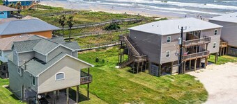 Blue Pelican-Amazing Views-30 Sec Walk to Beach-Pet Friendly