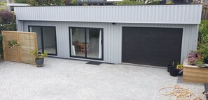 Terrace/patio - Peaceful apartment type, 3 mins walk to the water. brilliant location. (Waipahihi)