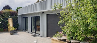 Peaceful apartment type, 3 mins walk to the water. brilliant location.