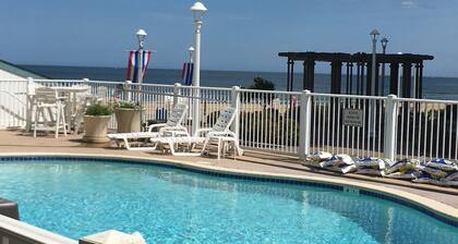 Virginia Beach Oceanfront Studio, Boardwalk, Beach, Pool