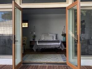 1 Schlafzimmer, Schreibtisch, Bügeleisen/Bügelbrett, Reisekinderbett