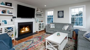 Smart TV, fireplace, Netflix, Hulu