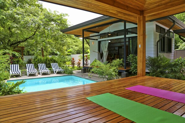 حمّام سباحة خارجي