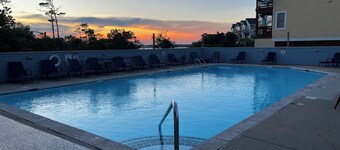 Cozy 3br cottage on sound side near beach