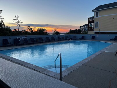 Cozy 3br cottage on sound side near beach