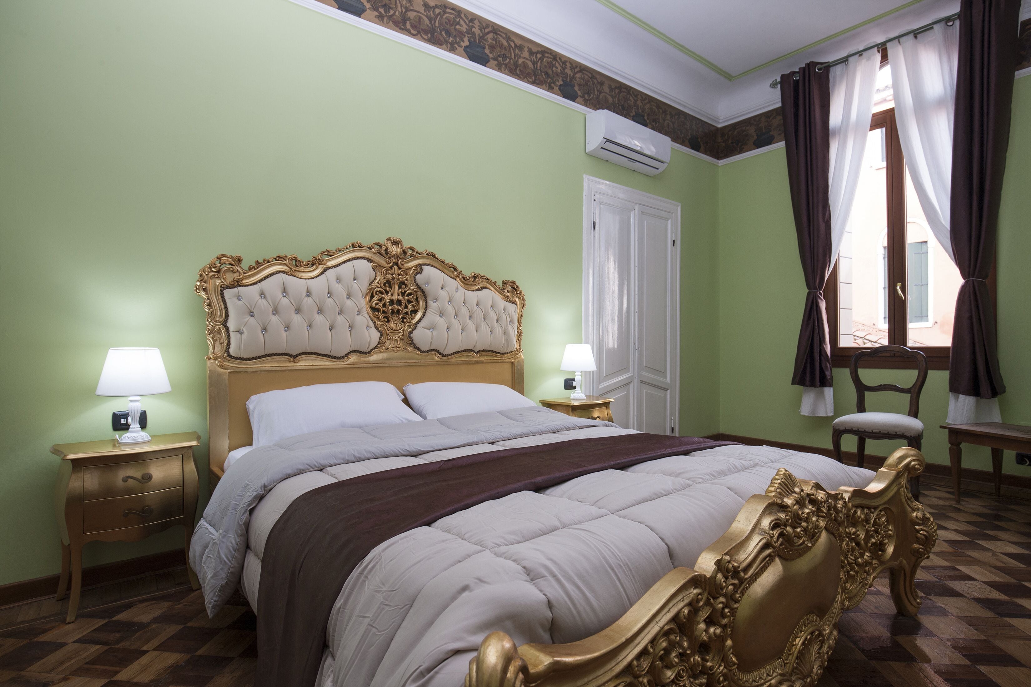 Foto - Simon’ Secret