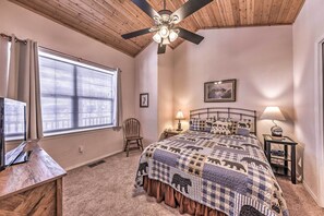4 habitaciones, escritorio y espacio para trabajar con laptop 