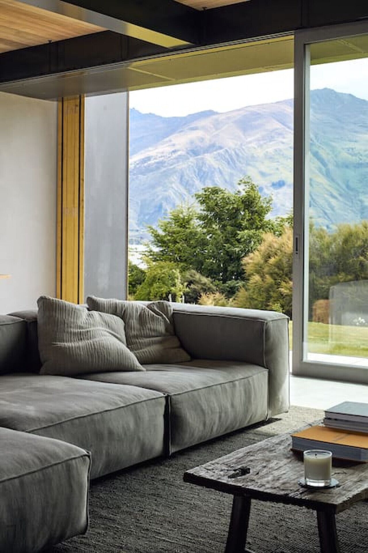 Smart TV, fireplace, stereo