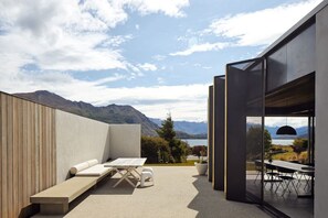 Outdoor dining - Te Pakeke | Couple`s retreat | Close to lake (Wanaka)