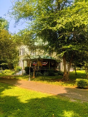 Exterior - Bell Buckle Guest House; Daffodil Belle (Bell Buckle)