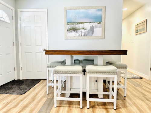 The Lovely #2 3-bedroom -1 bath 5 minutes from Hospitals and the University. 