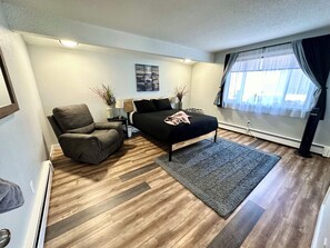 3 makuuhuonetta, silitysrauta/-lauta, vauvan matkasänky, ilmainen Wi-Fi